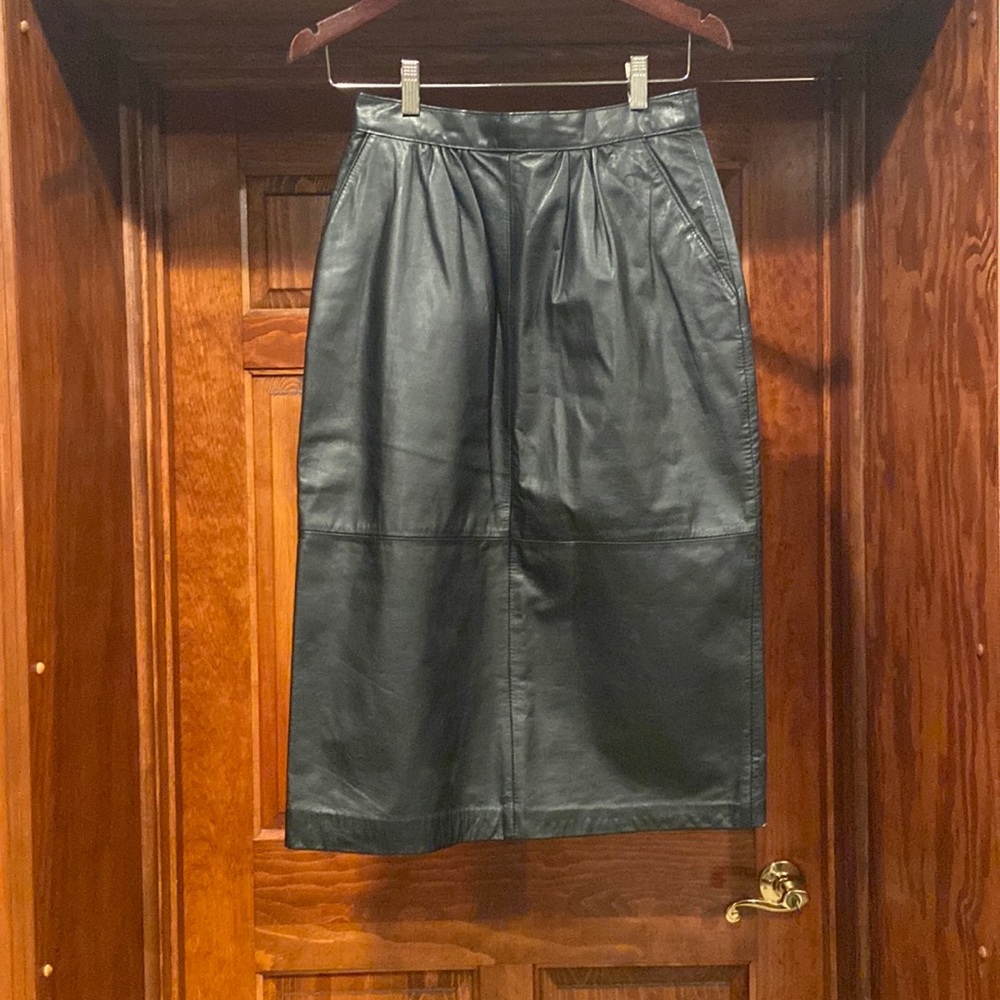 Genuine leather skirt